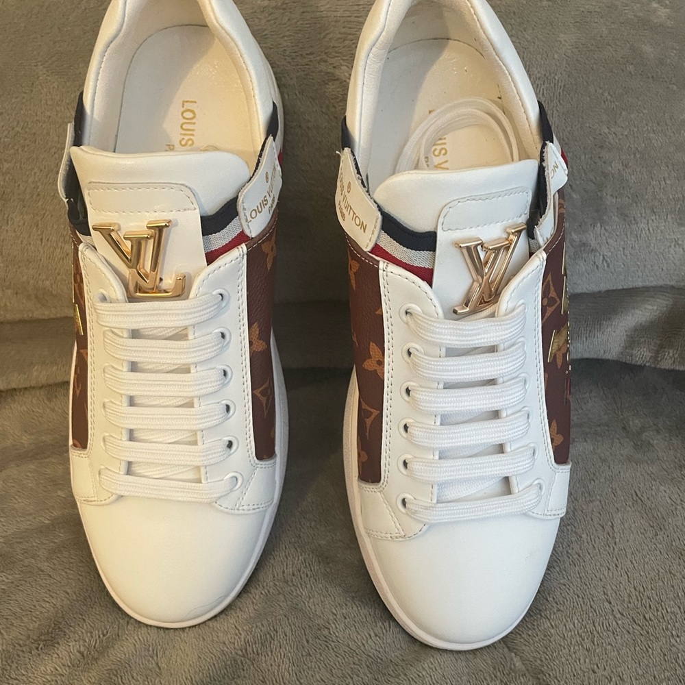 Louis Vuitton LV Women Sneaker in White Calf Leather and Brown Rubber